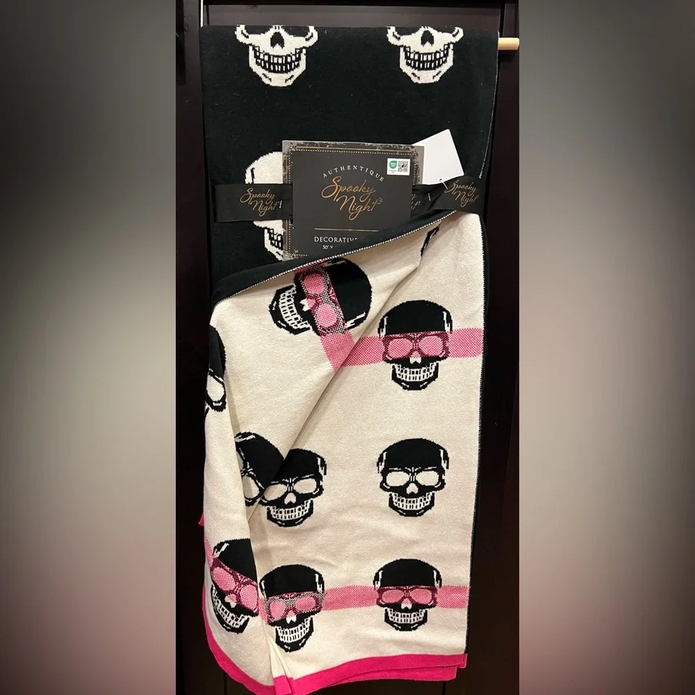Spooky night reversible Skull blanket